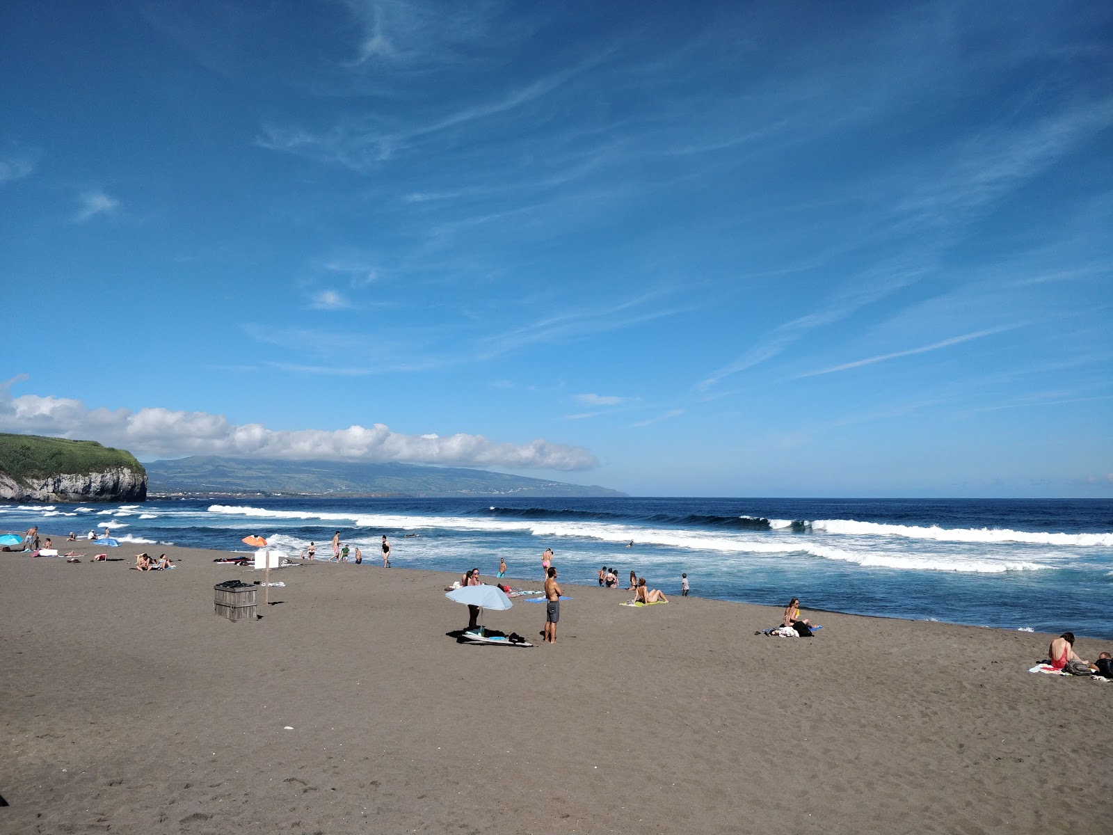 A praia e o Atlântico em Santa Bárbara, Ribeira Grande